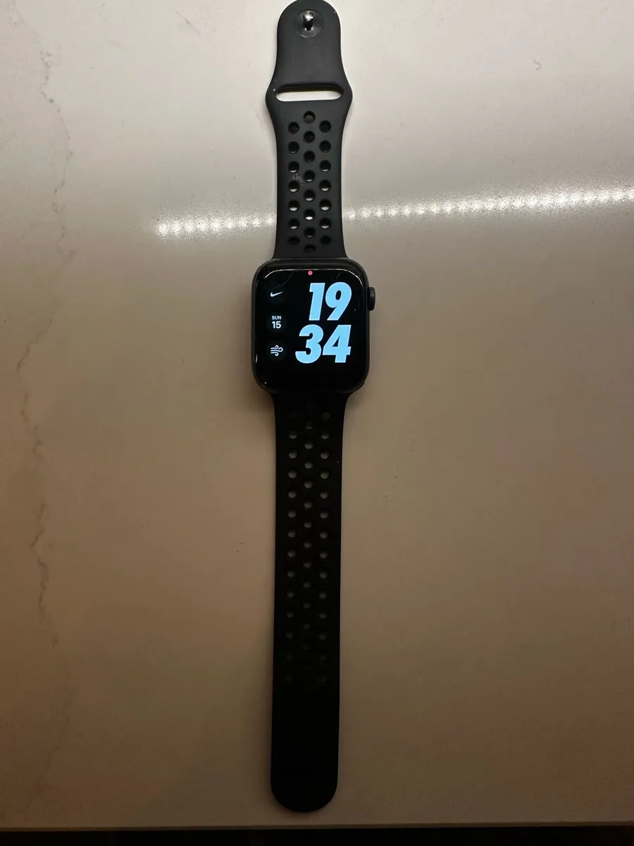 Apple Watch Nike series 6 44mm - Image 1