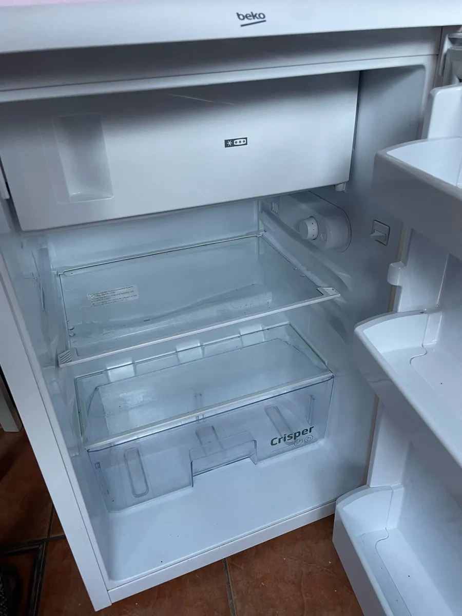 Beko fridge freezer - Image 2