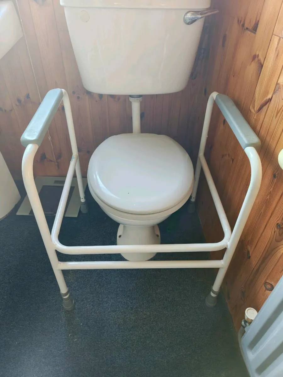 Adjustable toilet safety frame / toilet surround - Image 2