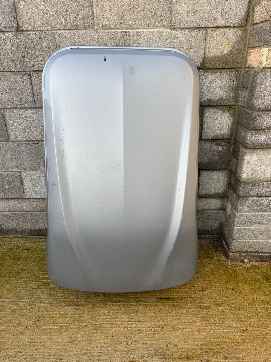 Roof Box - Image 4