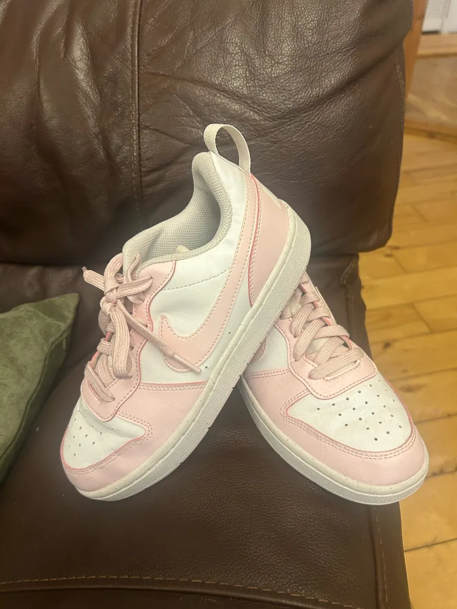 Nike pink and white girls trainers - Image 2