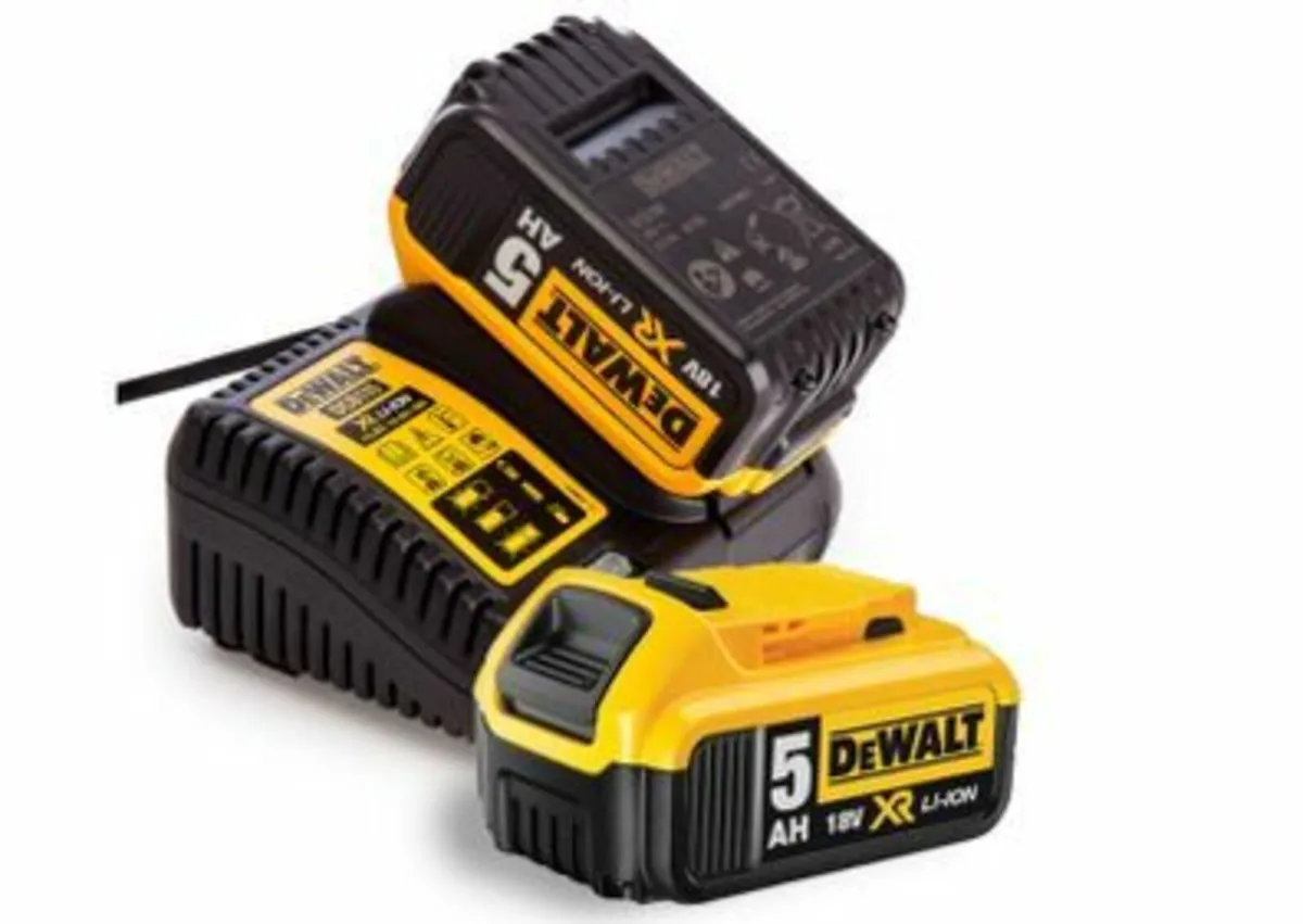 DeWalt 18v 2 x DCB184 5ah Batteries & Charger Set