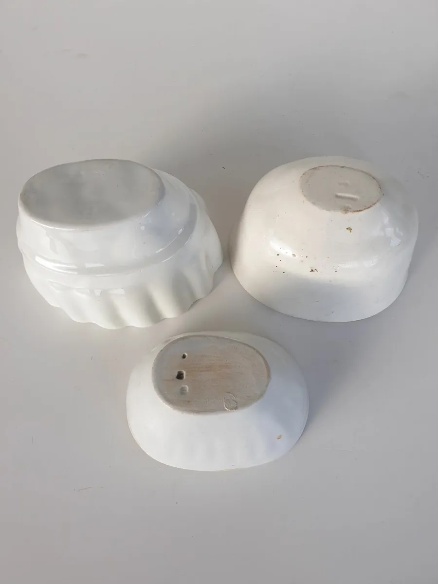 Victorian ironstone pottery jelly moulds x 3 - Image 2