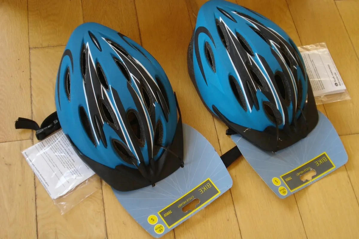 3 KIDS LIGHTWEIGHT CYCLING HELMETS. 48-54cm - Image 4