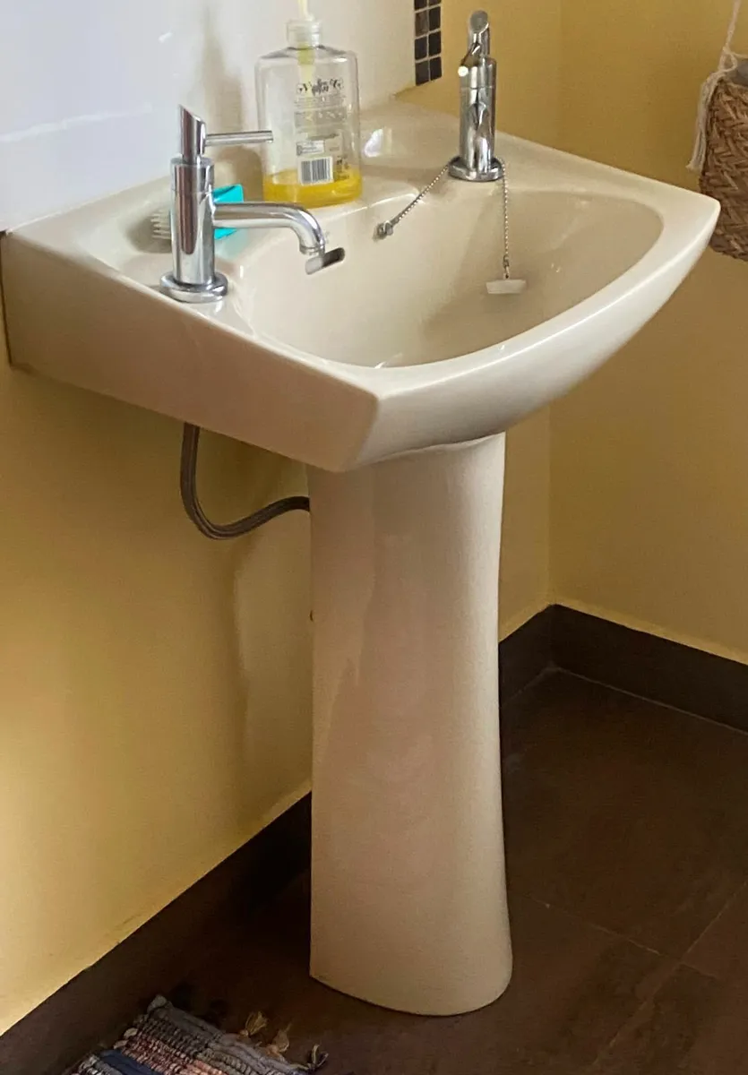 sanitary ware - Image 1