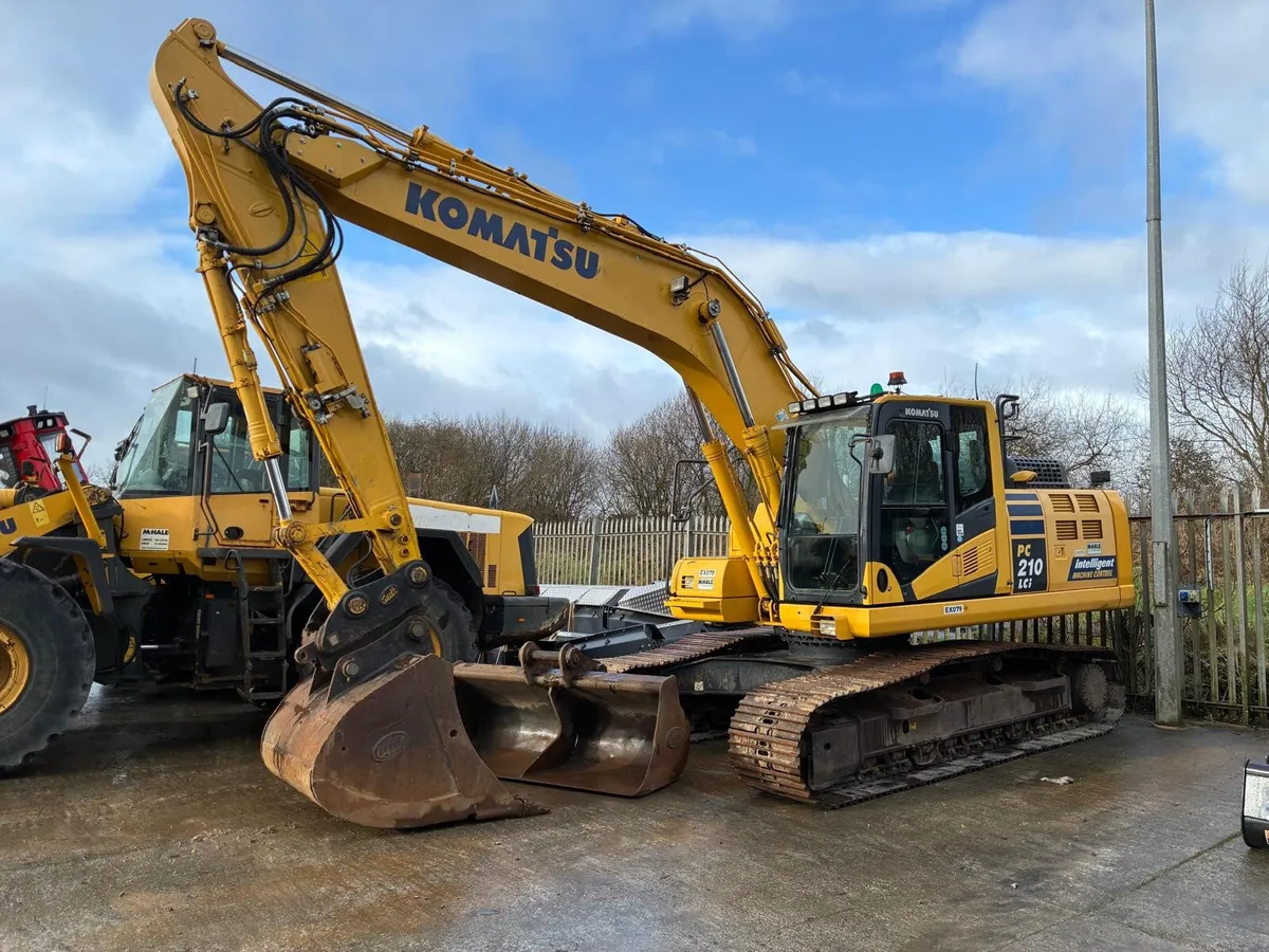Komatsu PC210LCI-11 - Image 1
