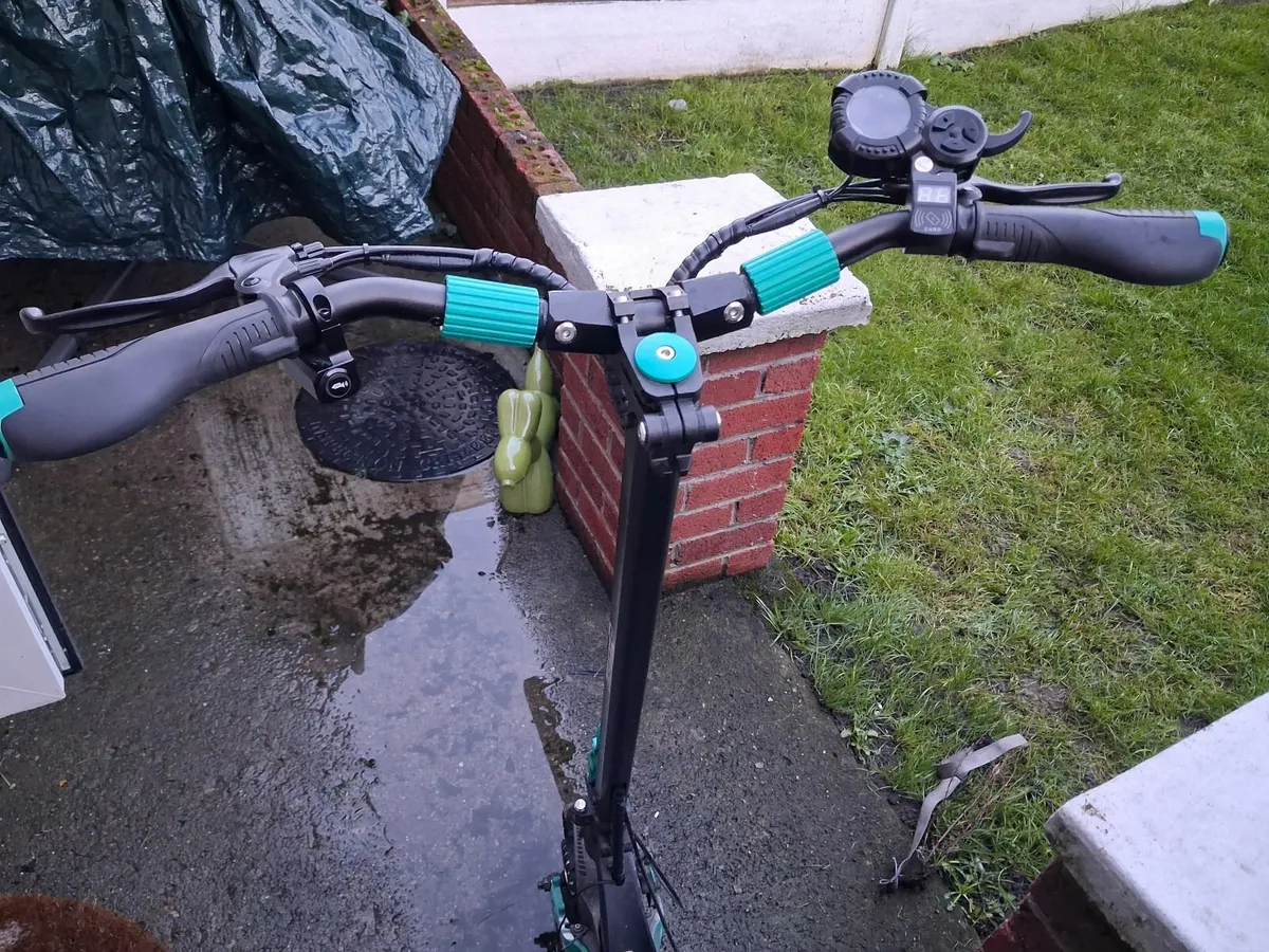 Vsett 9 Elecrtic Scooter - Image 3