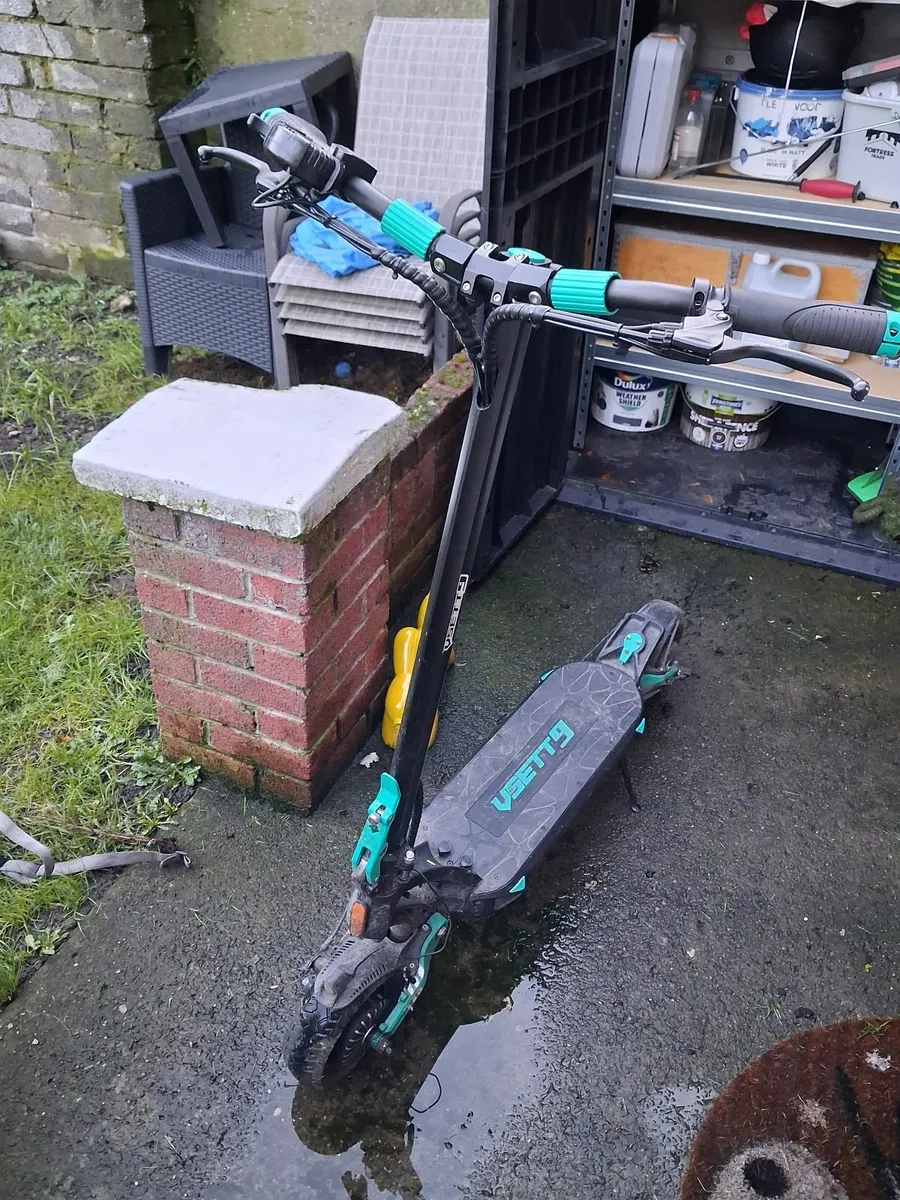 Vsett 9 Elecrtic Scooter - Image 1