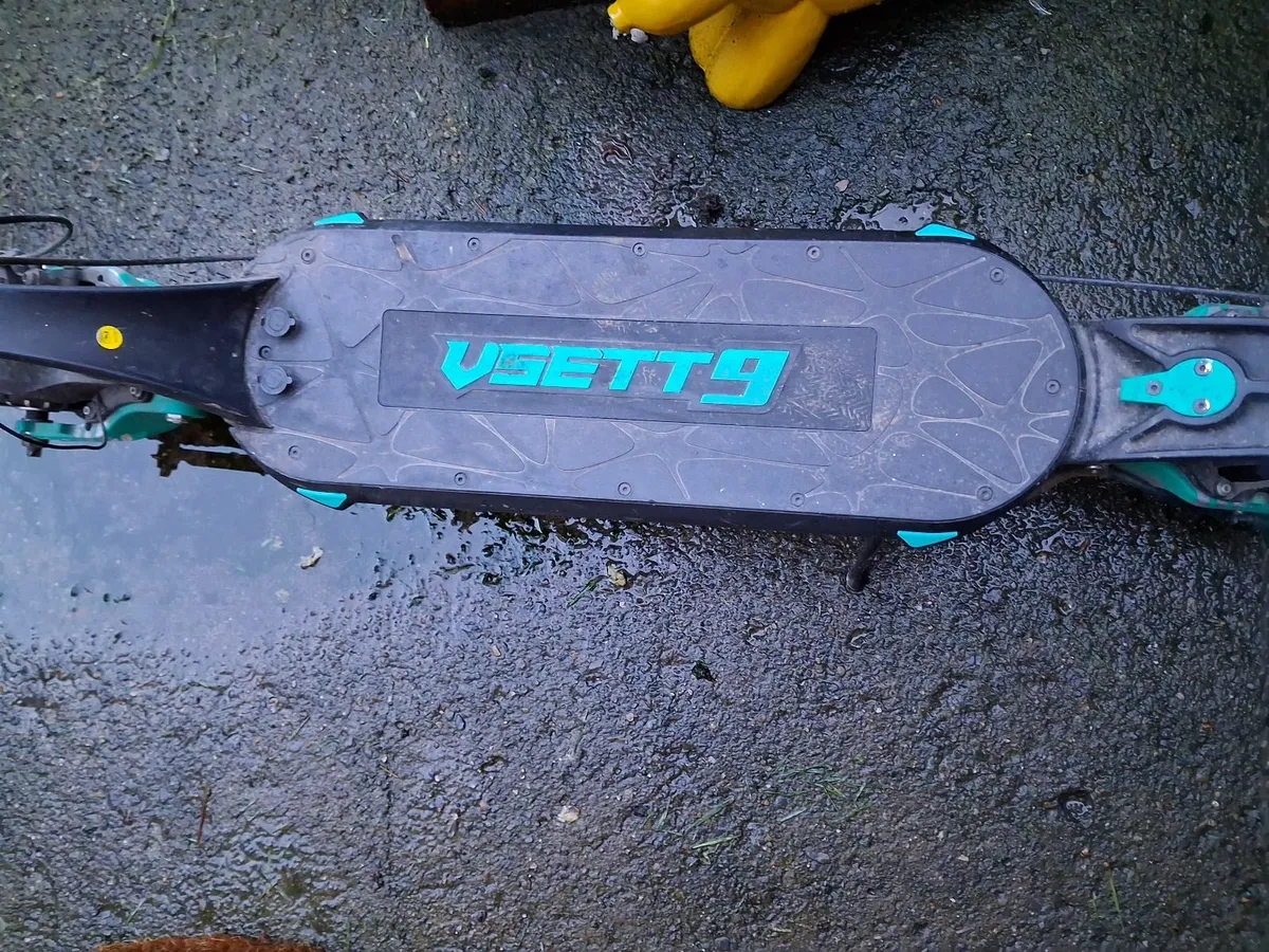 Vsett 9 Elecrtic Scooter - Image 4
