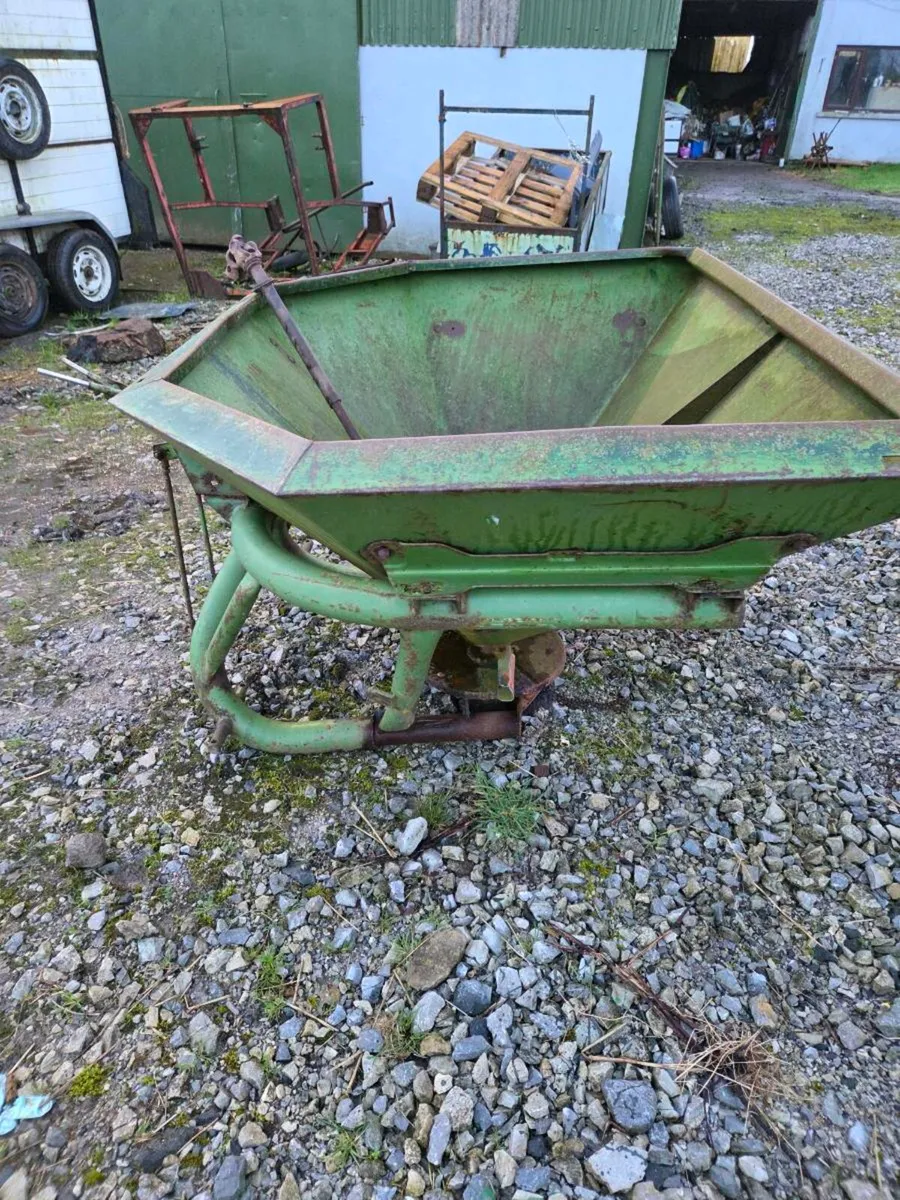 Fertiliser spreader - Image 3