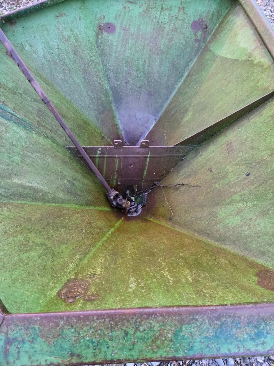 Fertiliser spreader - Image 4
