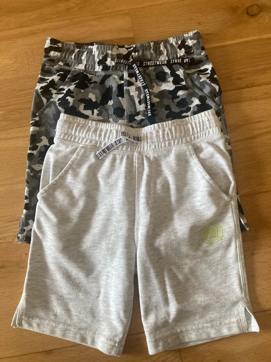 Boys shorts 6-7y - Image 1