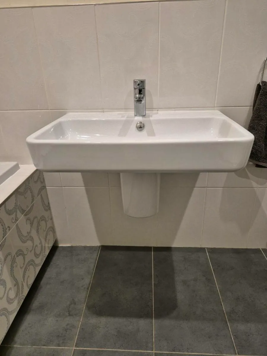 Bathroom sink - Image 2