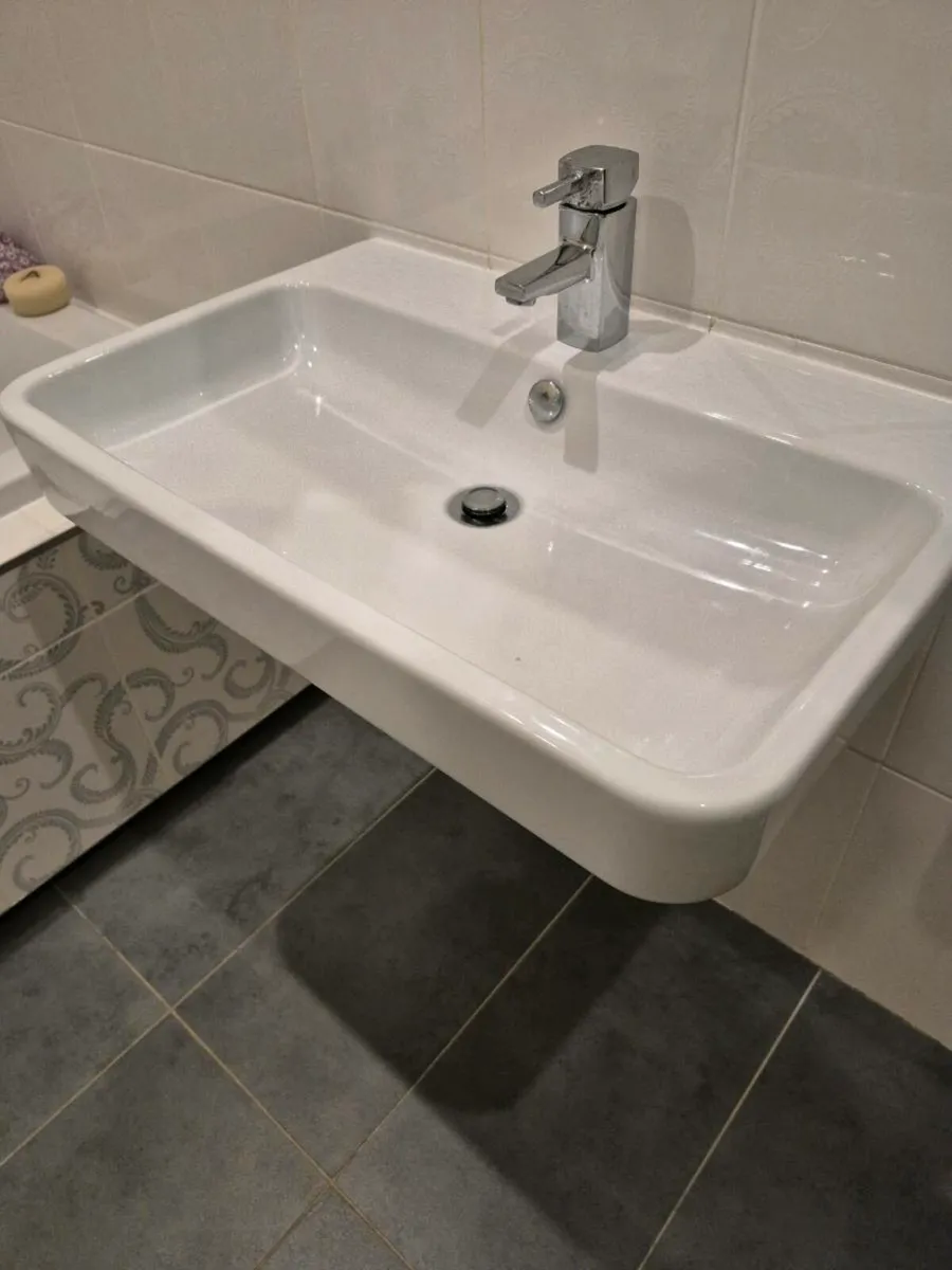 Bathroom sink - Image 3