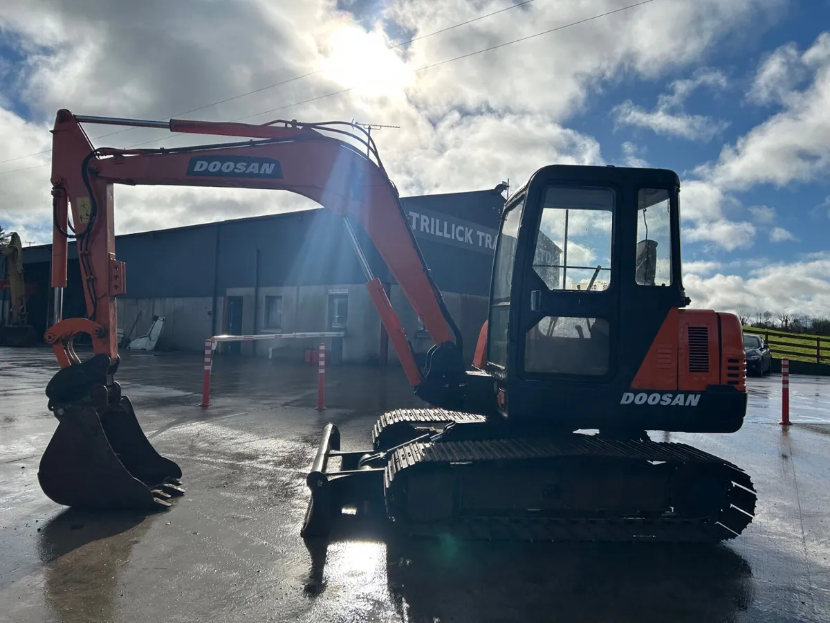 1999 Doosan DX 55 on 600mm Pads - Image 4