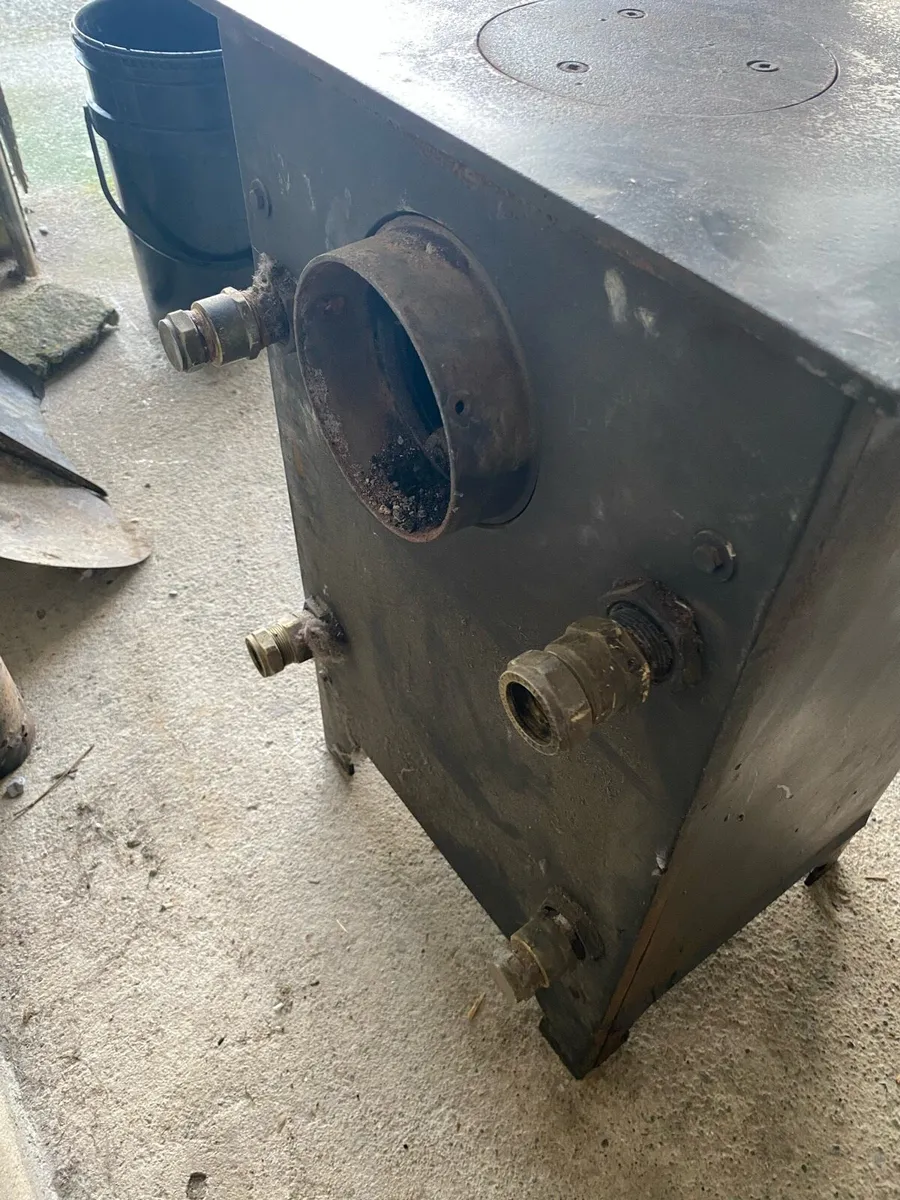 Solid Fuel Stove with Back Boiler - Image 3