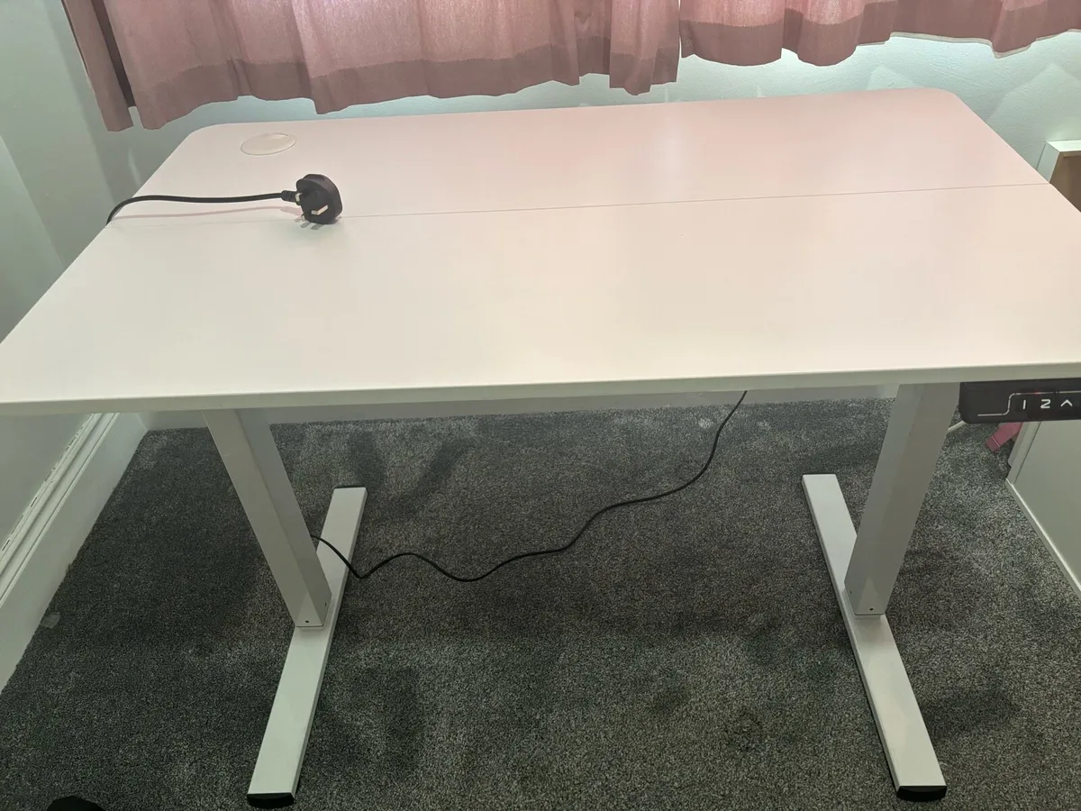Electric height adjustable standing desk - Image 1