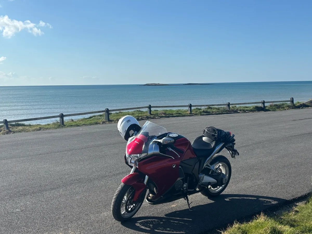 Honda VFR1200F - Image 2