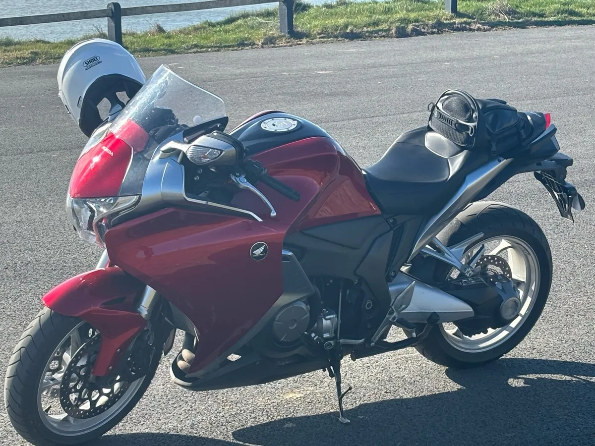 Honda VFR1200F - Image 1