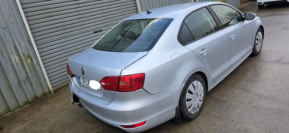 131 VW JETTA DIESEL - Image 4