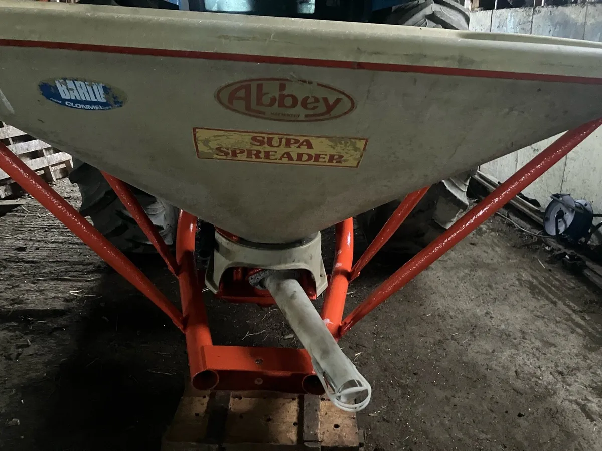 Fertiliser spinner - Image 1