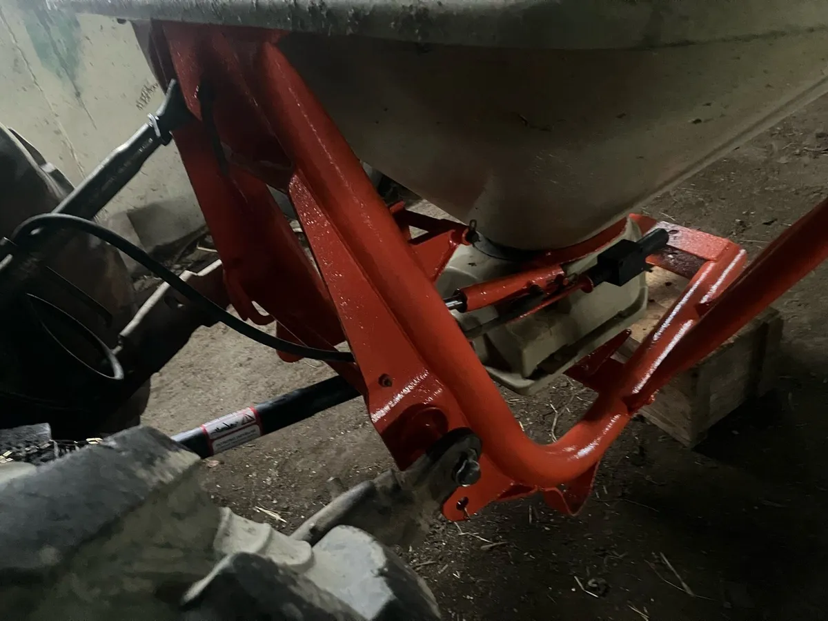 Fertiliser spinner - Image 3