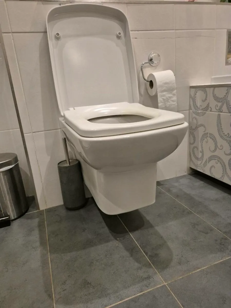 Toilet - Image 2