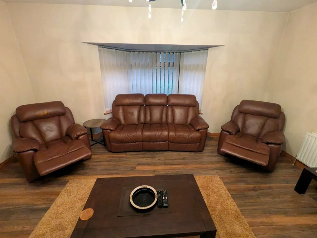 3 Piece Leather Suite - Image 1