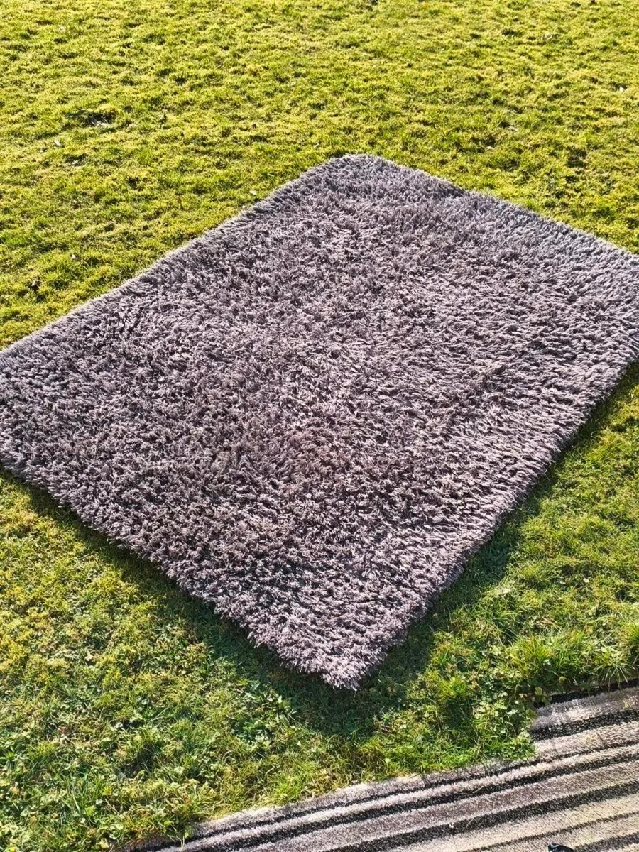 Beautiful like new rug 160)230 good quality - Image 1