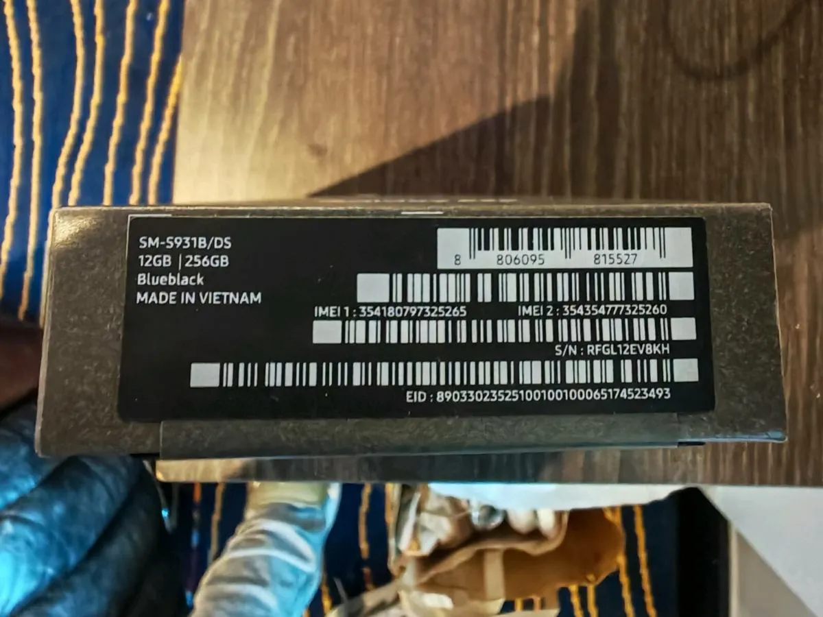 Brand new Samsung S25 in black - 256gb unlocked - Image 3