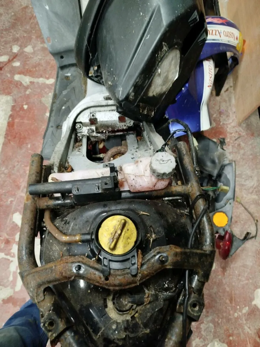 Honda x8rs scooter for parts - Image 4
