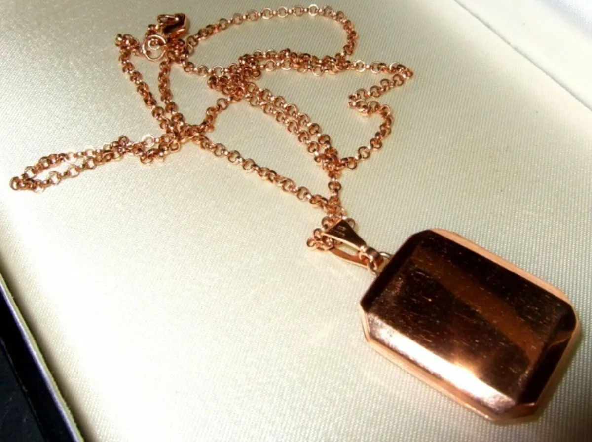 Vintage Dian Malouf Rose Gold Locket & Chain - Image 4