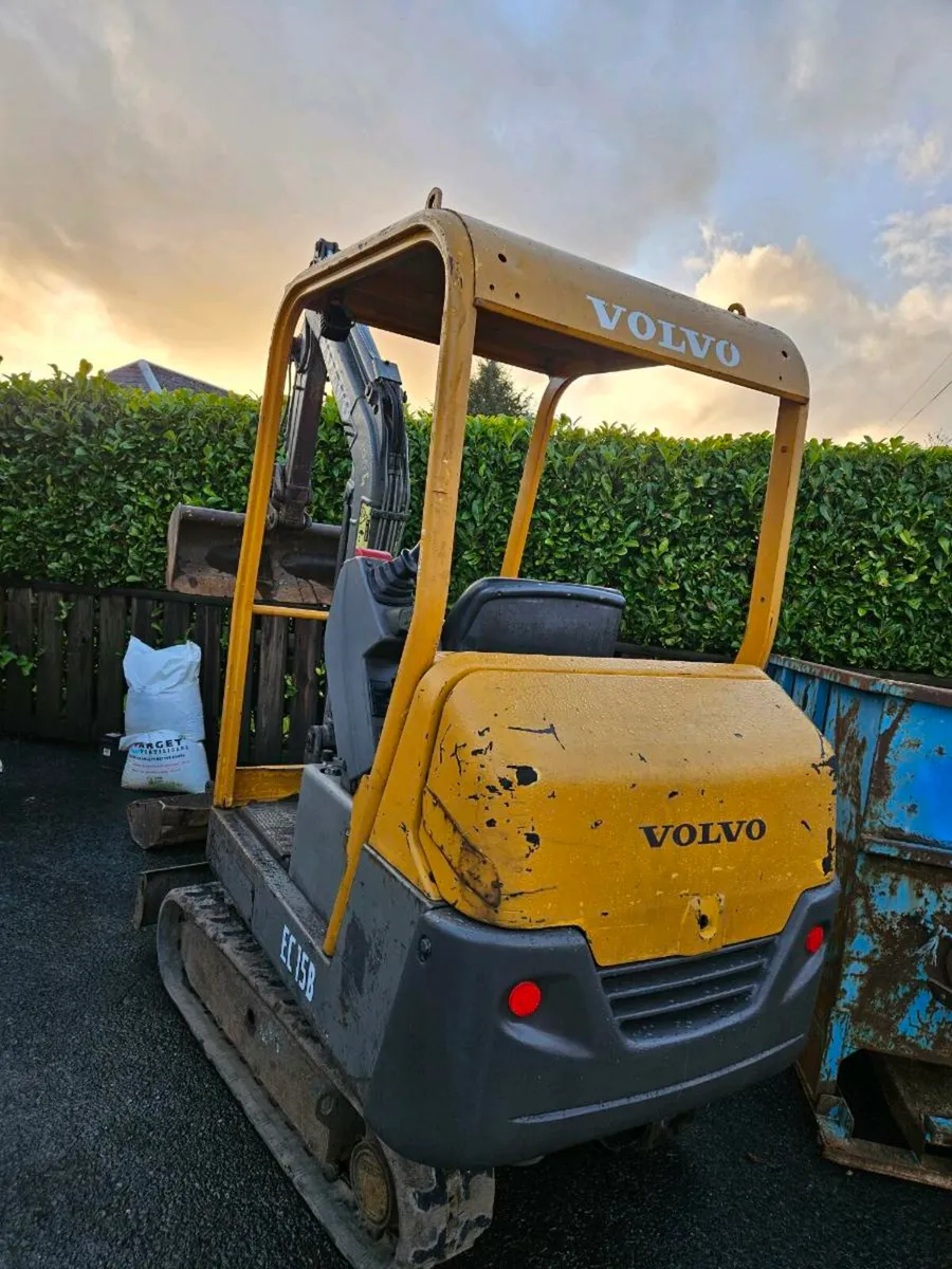 Volvo 1.5 ton mini digger - Image 1