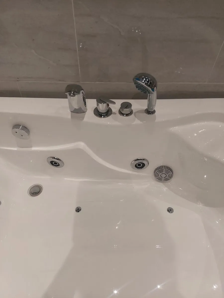 Luxury 15-Jet Double Jacuzzi Bath - Image 3