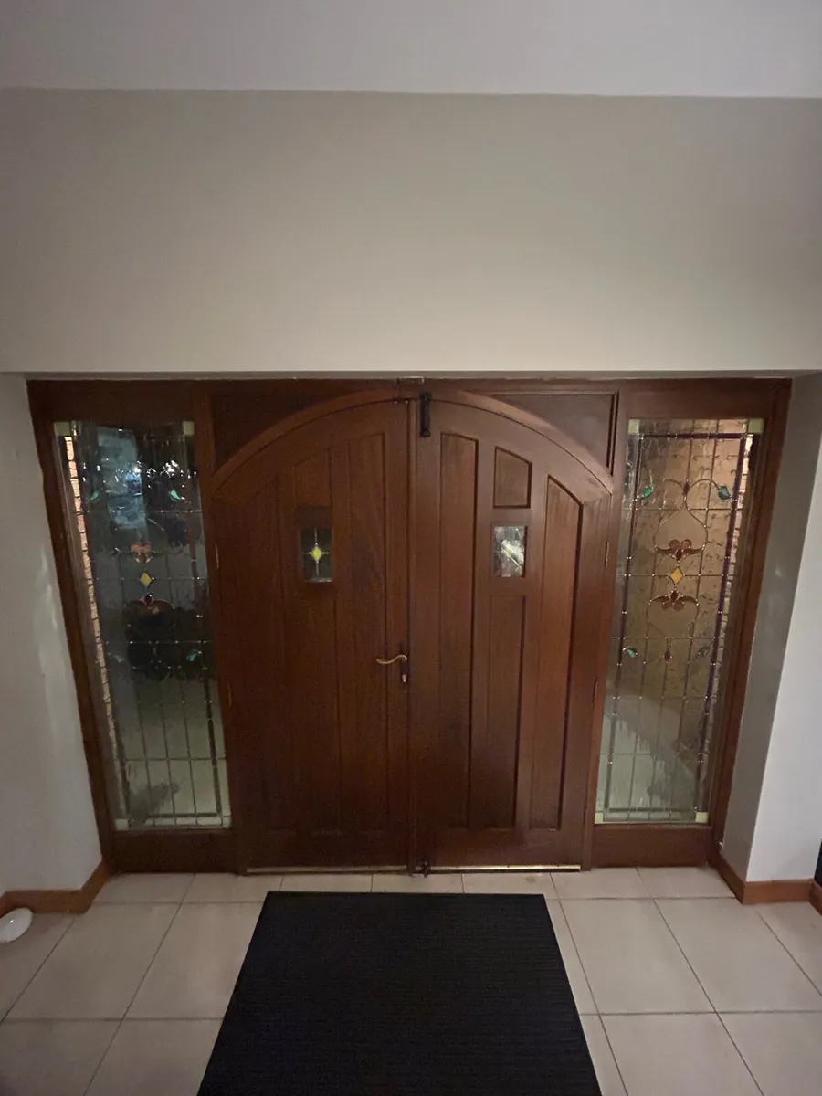 Front door - Image 2