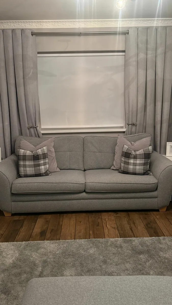 4 piece suite of furniture including new grey rug - Image 1