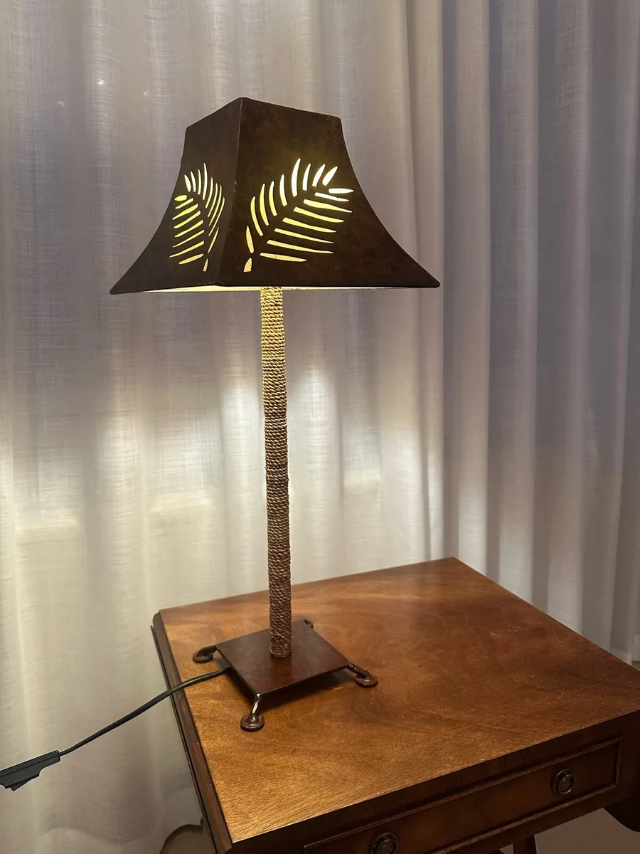 Bronze and rattan table lamp - Image 1