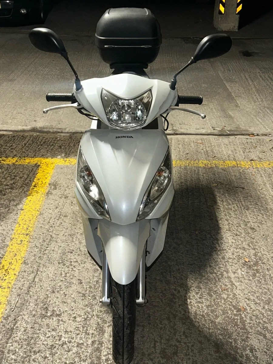 Honda Vision 50 cc - Image 1