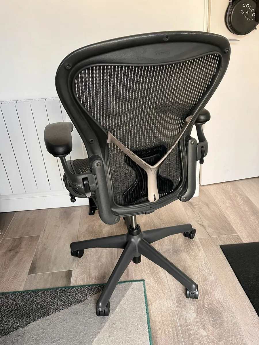 Office Chair Herman Miller Aeron Graphite - Image 1