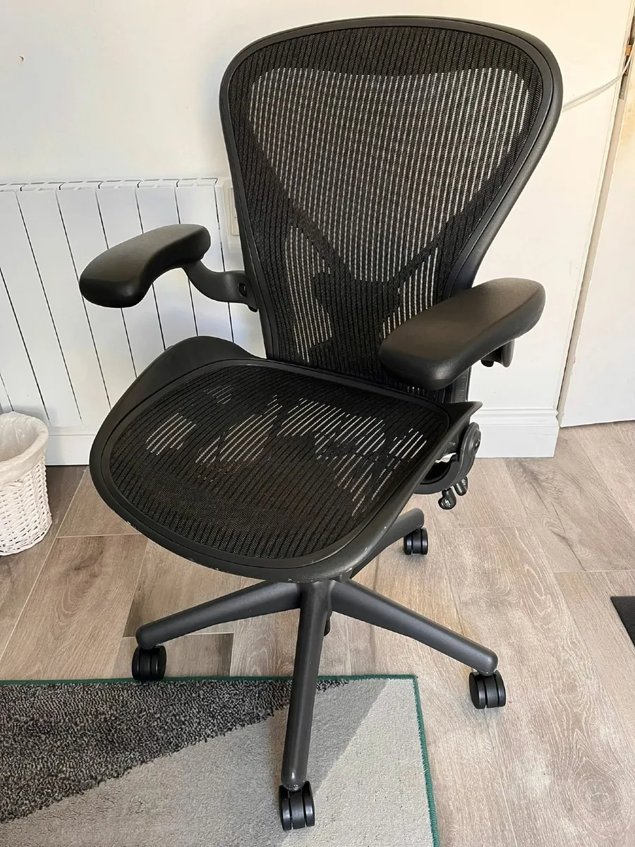 Office Chair Herman Miller Aeron Graphite - Image 3