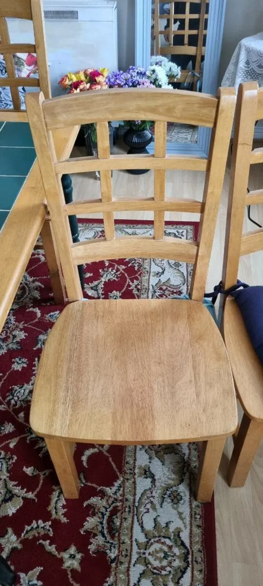 Table and 4 chairs - Image 3