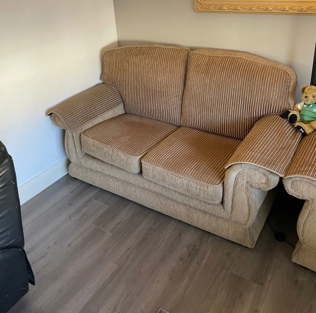 Two seater sofa and two armchairs - Image 1