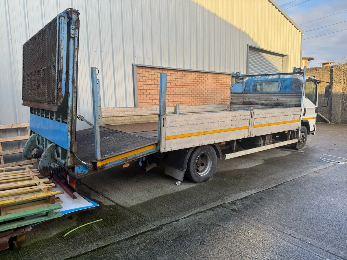 2013 ISZUZ Flat Bed Pick Up Cvrt AUTOMATIC - Image 3