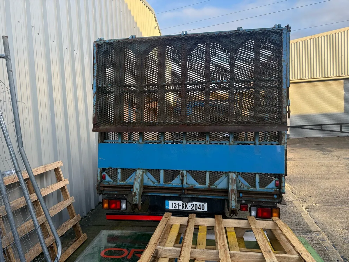 2013 ISZUZ Flat Bed Pick Up Cvrt AUTOMATIC - Image 4