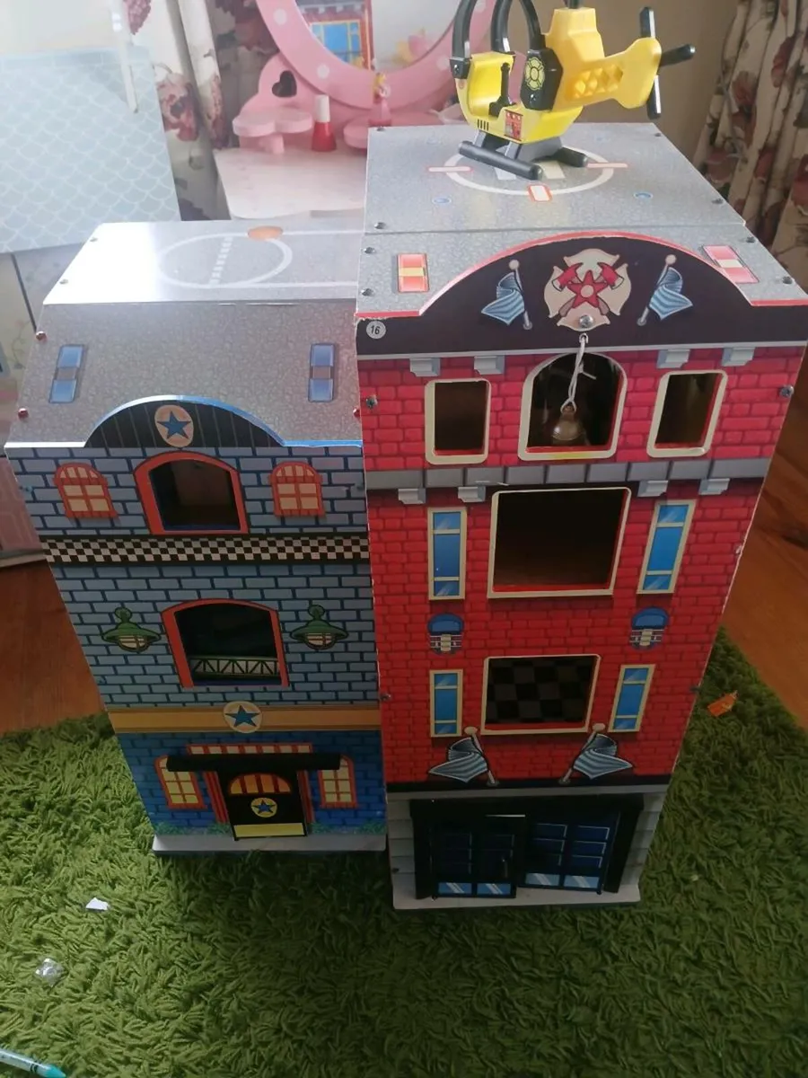 Kids play fire station - Image 3