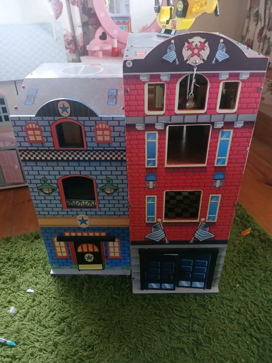 Kids play fire station - Image 1