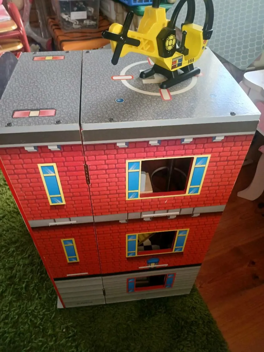 Kids play fire station - Image 2