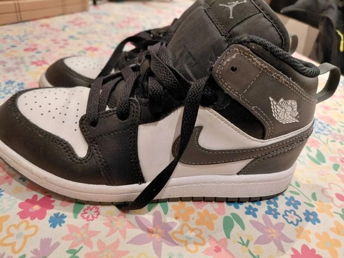 High top nike jordans - Image 2