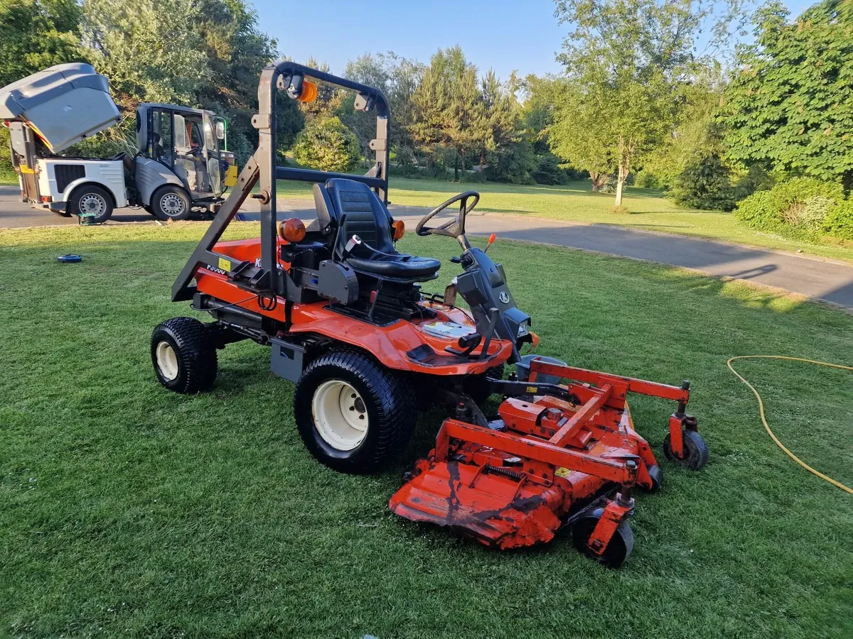 Kubota F3060 ride on mower lawnmower - Image 2
