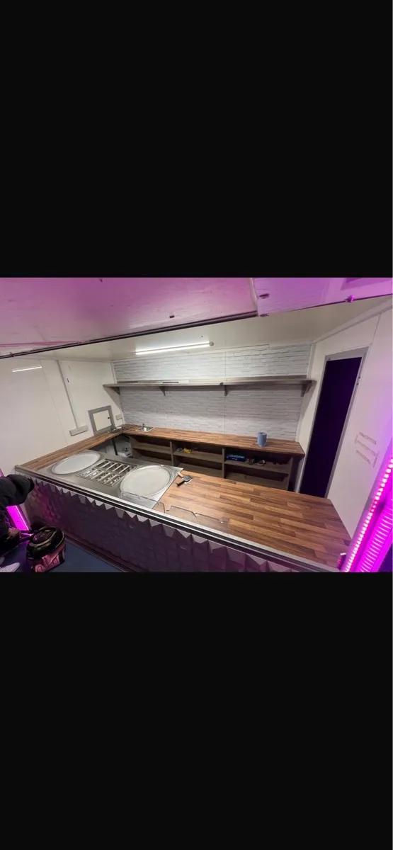 Catering trailer - Image 4